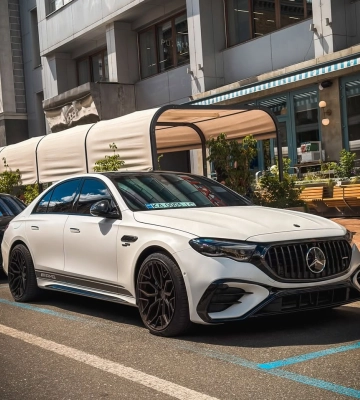 В Киеве заметили яркий 600-сильный Mercedes за 5 миллионов 