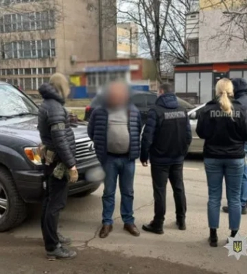 «Бабушка из Болгарии» за 11 тысяч евро — в Одессе будут судить иностранца за схему незаконного выезда военнообязанных