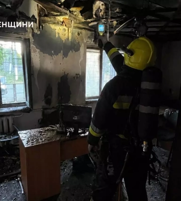 У Корці рятувальники ліквідували пожежу в адміністративній будівлі