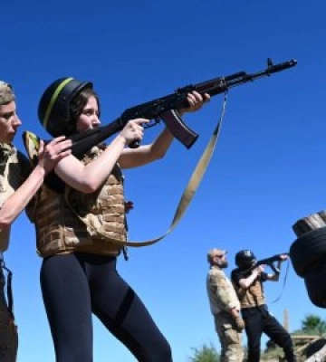 Дрони, стрільба та тактична медицина: на Закарпатті 40 студентів пройшли підготовку до національного спротиву