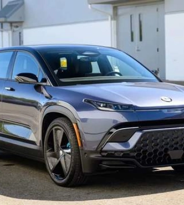 Електричний кросовер Fisker Ocean продається в США "за копійки": чи варто його купувати