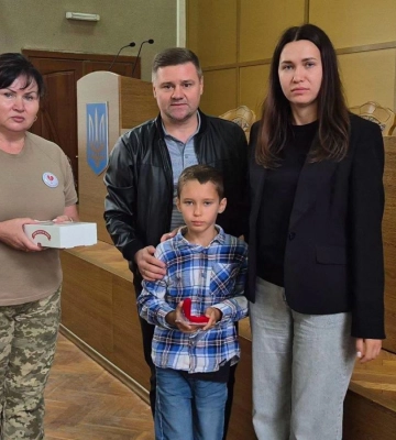 У Костополі дітям загиблих воїнів вручили кулони «Батьківське серце» (ФОТО)