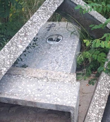 На Харківщині невідомі викрали з кладовища радянський танк