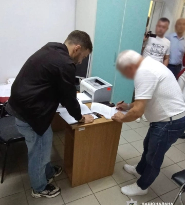 Безпідставне преміюванння на понад 19 млн гр - у Києві підозрюють посадовця