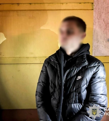 У Рівному судитимуть молодика, який на пошті обміняв брендові речі на підробки