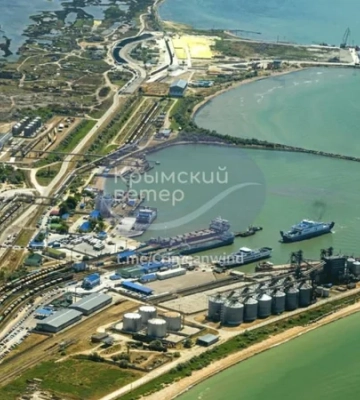 Обеспечивал Крым топливом и боеприпасами. В порту Кавказ в Краснодарском крае РФ возник пожар после атаки — спутниковые данные