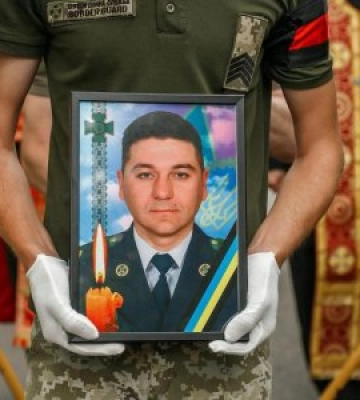 На Закарпатті провели в останню дорогу прикордонника Тараса Солтиса, який загинув на Харківщині