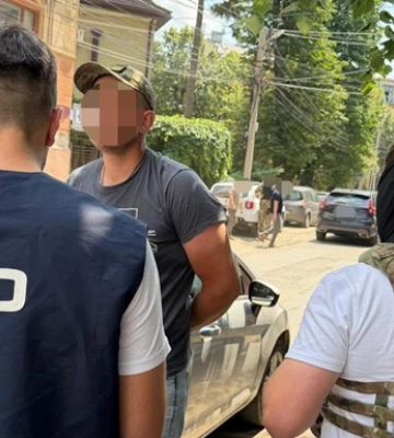 За 10 тысяч до Румынии: на Буковине военный вывозил уклонистов