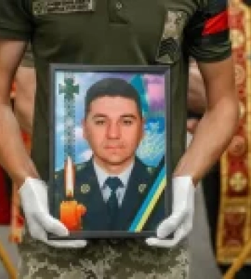 У Чопі попрощались з полеглим Героєм-прикордонником Тарасом Солтисом, який народився в Тернополі