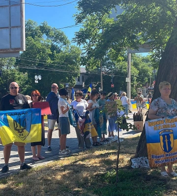 У Миколаєві відбулася акція-нагадування про військовополонених та зниклих безвісти, під час якої привітали звільнених захисників