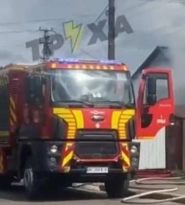 На Волині ліквідували дві пожежі: горіли гараж і легковик