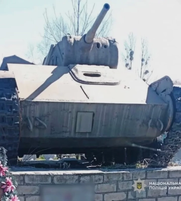 Макет танка Т-34 украли с мемориала на Харьковщине: повреждены могилы