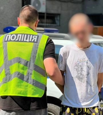 Полювали на жінок: правоохоронці затримали в Одесі двох грабіжників, - ФОТО