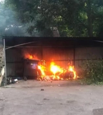 У Рівному знову підпалили сміттєві контейнери: цього разу згоріли два нові баки