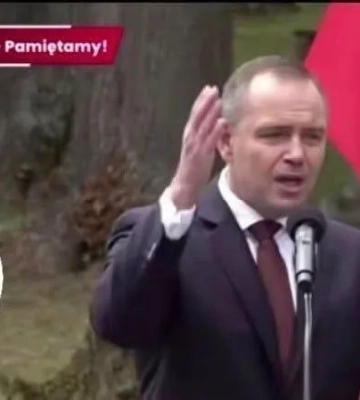 У Польщі на заходах до річниці Волинської трагедії українські могили закрили маскувальними сітками