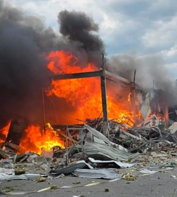 Ворог вдарив ФАБом по магазину у Краматорську: є поранені, - прокуратура розпочала розслідування