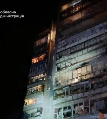 Российский удар по Запорожью: в многоэтажке разрушена стена, есть раненые, среди них — ребенок