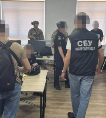 У Львові ліквідували шахрайський call-центр на 2,7 млн грн: вилучили понад $100 тисяч