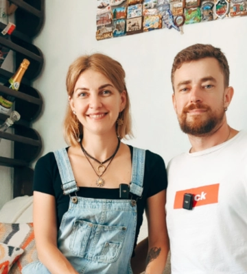 Из Киева в деревню: пара купила дом за $3000, к которому не ведут дороги (фото, видео)