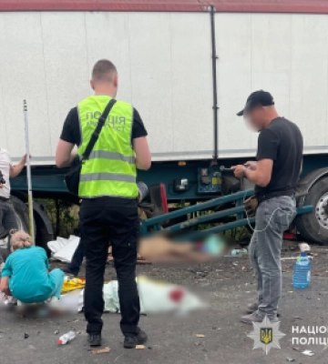 12 людей загинуло та 6 отримали травми: на Миколаївщині поліцейські розшукали водія кросовера, який імовірно спровокував ДТП із тяжкими наслідками