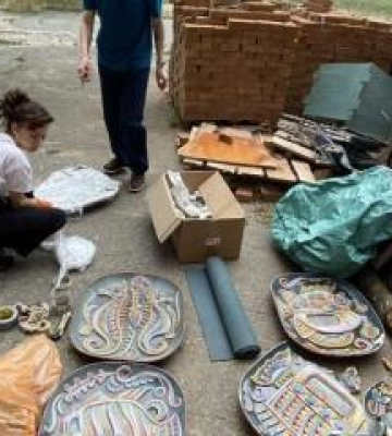  Полтавські активісти врятували від знищення керамічне панно