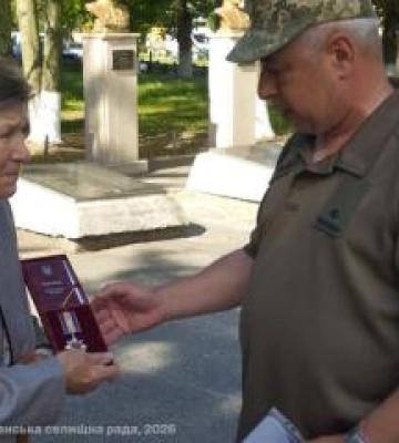 На Полтавщині матері загиблого журналіста вручили орден "За мужність"