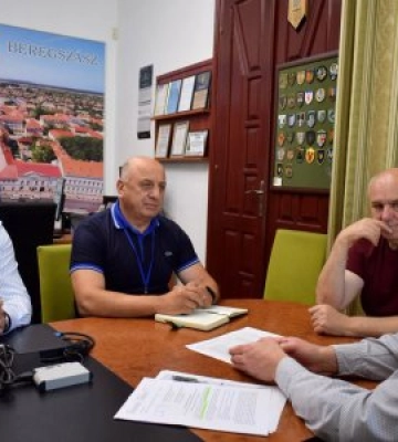 Сміттєвий колапс чи спільна відповідальність? Золтан Бабяк відверто звернувся до жителів Берегова через переповнені контейнери