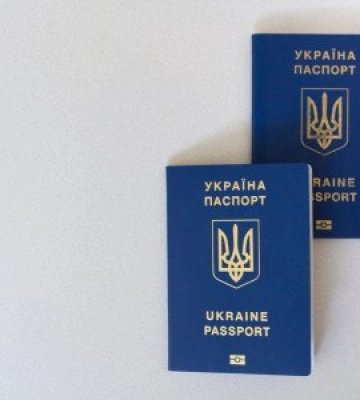 Закарпатцям офіційно дозволили мати два закордонні паспорти одночасно: як повернути старий документ із візами