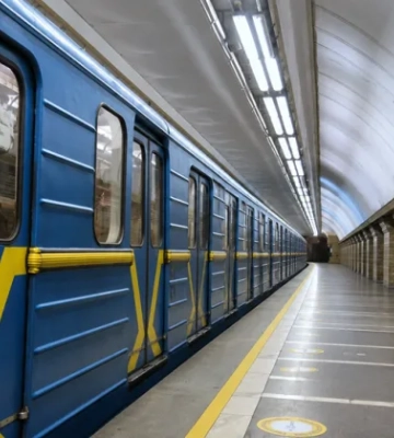 Почему поезда метро не остаются на станциях ночью: в КГГА объяснили причину