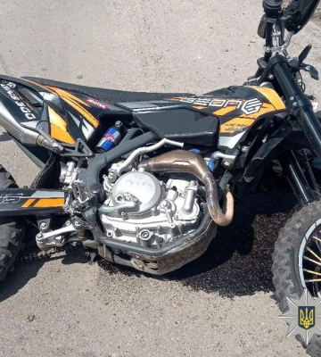 На Полтавщині внаслідок зіткнення з легковиком постраждав молодий мотоцикліст. ФОТО