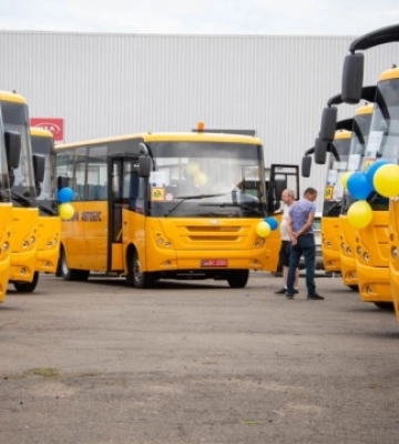 Одещина отримала першу партію інклюзивних шкільних автобусів у межах Ukraine Facility