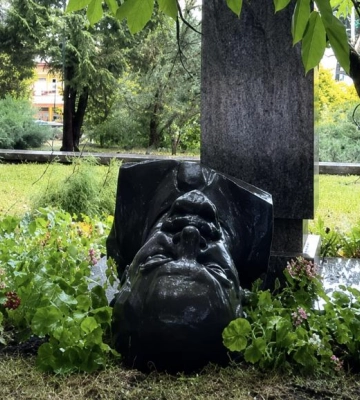 «Декомунізація» від природи: у Білорусі вітер зніс пам'ятник Леніну
