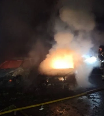 Вибухи в Києві: через удар балістикою спалахнули склади, пошкоджено школу