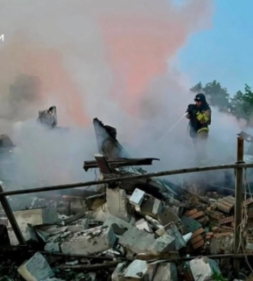 російський дрон влучив у житловий будинок на Чернігівщині, двоє жінок постраждали