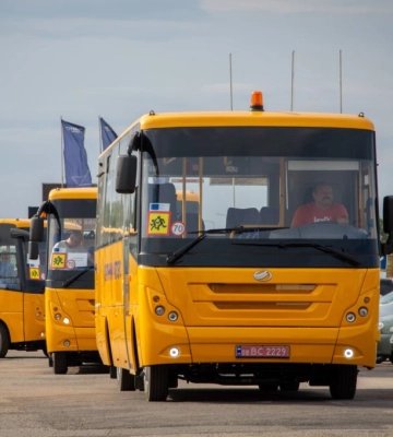 Громади Одещини отримали нові інклюзивні шкільні автобуси
