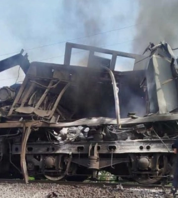 На Дніпропетровщині російський безпілотник поцілив у локомотив вантажного поїзда