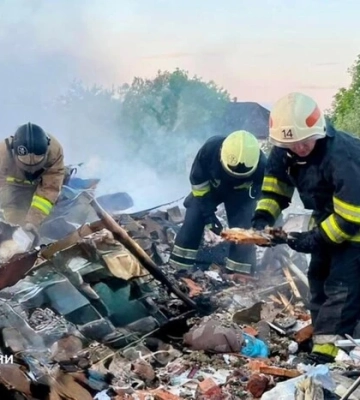 Дрони РФ влучили у житлові будинки на Чернігівщині: є поранені (фото, відео)