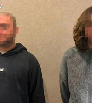 Примушували ставати колінами на гречку та занурюватись взимку у Дніпро: у Києві покарали пару сутенерів