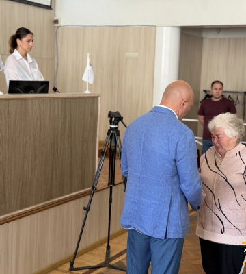 У Черкасах рідним загиблих захисників вручили почесні відзнаки
