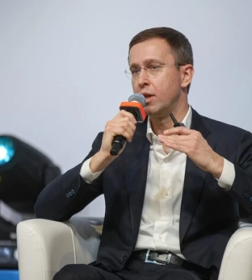 Починав охоронцем. Колишній роботодавець майбутнього прем’єра розказав про маловідомі факти з його біографії