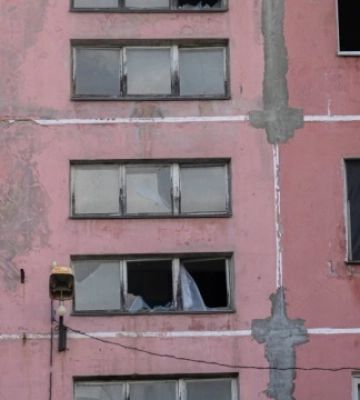 У Сумах внаслідок удару ворожого дрона пошкоджена багатоповерхівка