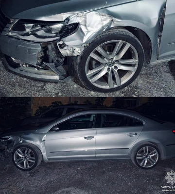 У Рівному чоловік без дозволу взяв чуже авто, врізався в електроопору й утік з місця ДТП