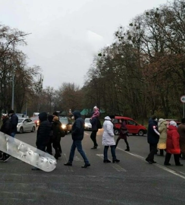 Митинг под КГГА: киевляне протестуют против проезда по 30 грн