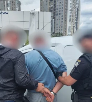 В Киеве мужчина обещал «бронирование» от мобилизации за 7 тысяч долларов — его задержали