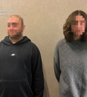 У Києві засуджено чоловіка та жінку, які побоями та погрозами примушували дівчину до проституції