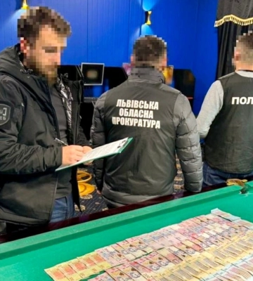 Казино для «обраних» у Мостиськах та Шегинях: шістьох осіб судитимуть, сьомий – у розшуку