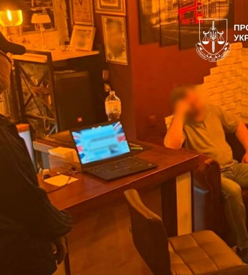 У Києві під час отримання грошей затримано організатора фіктивного шлюбу для військового