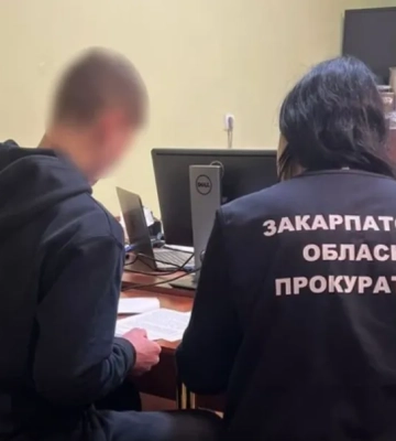 Сфотографировали последствия удара Орешника по Львову: агентов РФ будут судить за государственную измену