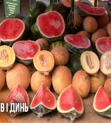 Кавуни і дині: які ціни на ринку Рівного та звідки їх везуть (ВІДЕО)