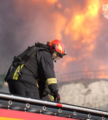 На Одещині під час ворожої атаки загорівся резервуар з олією